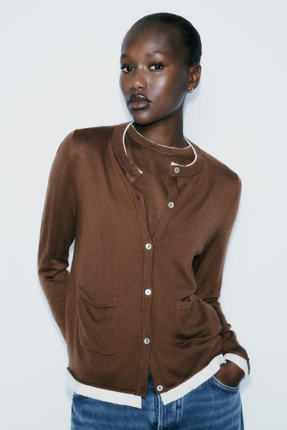 ZARA КАРДИГАН С КОНТРАСТНЫМИ КРОМКАМИ, КОРИЧНЕВЫЙ/ЭКРЮ