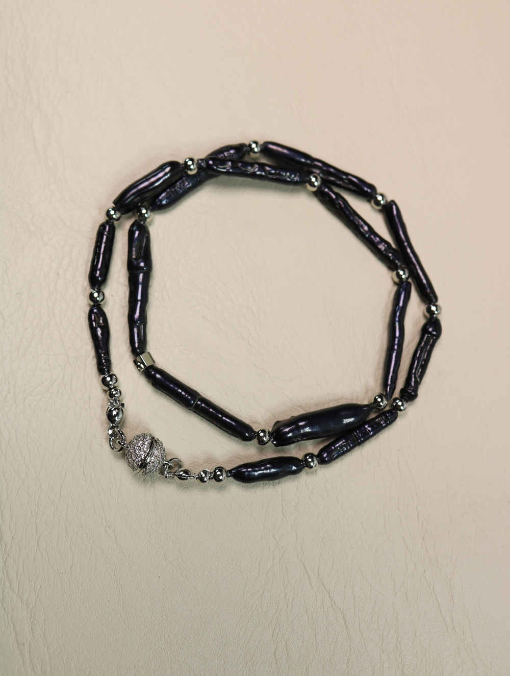 Чокер из черного жемчуга "Чернильный штрих"