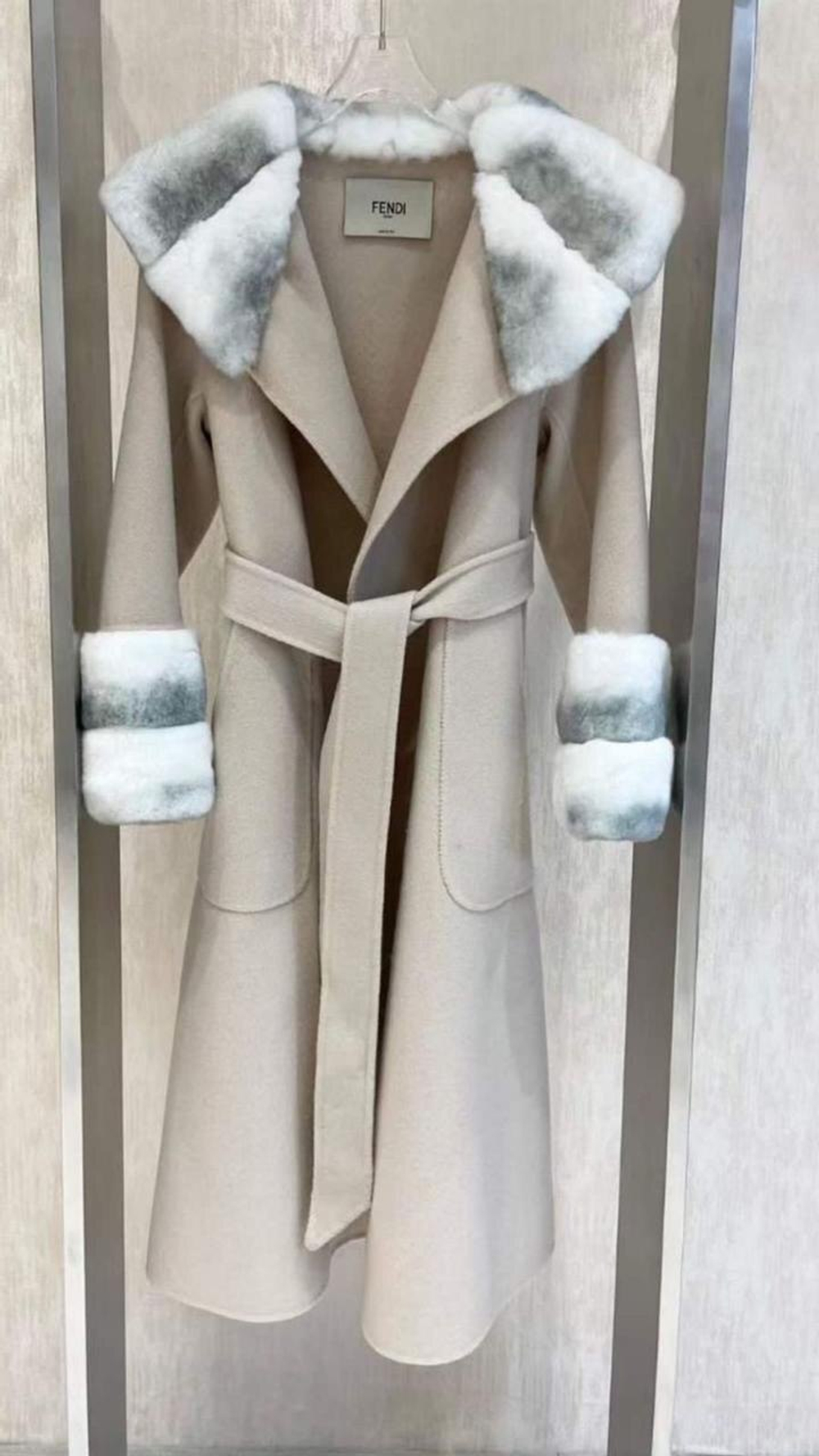 Пальто Fendi