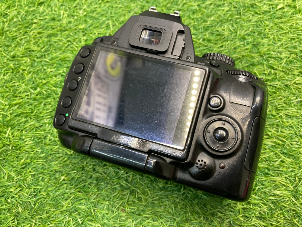Nikon D5000 Kit 18-55mm 3.5-5.6G VR 81.000 кадров