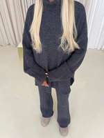 Шерстяной костюм серый