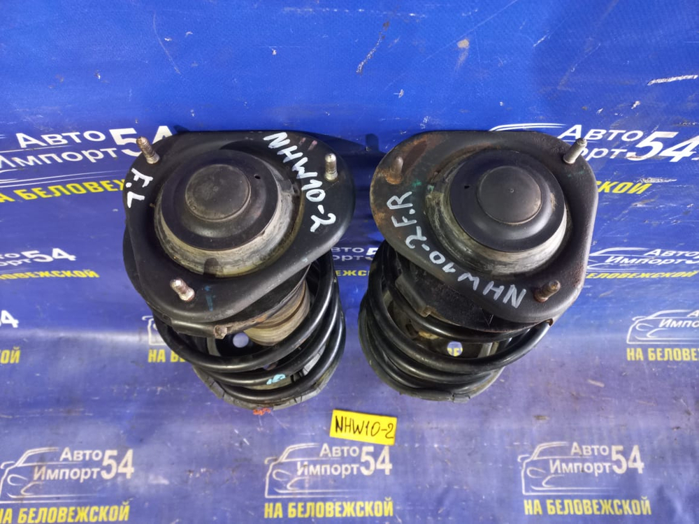 Стойка передняя правая TOYOTA PRIUS 1998