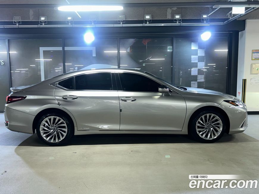Lexus ES300h 7 Generation Executive (07.2022)