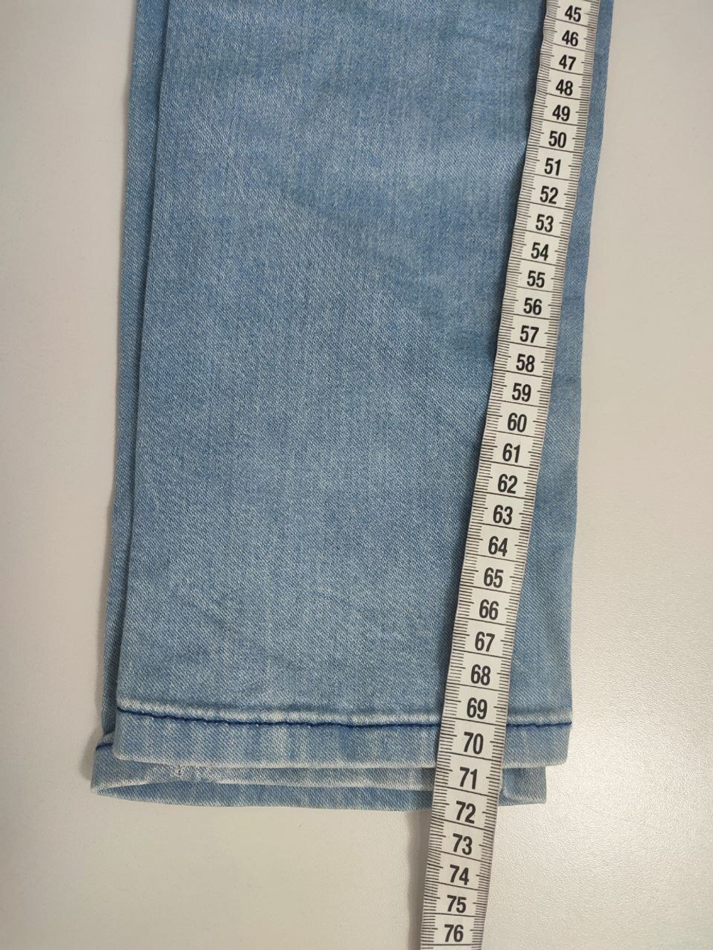 Джинсы Guess базовые 40 размер