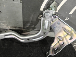 Петля капота левая Geely Coolray 19-нв Новая Оригинал 5032037600