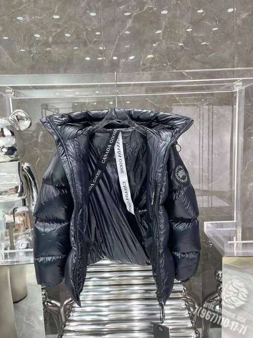 Пуховик Canada Goose