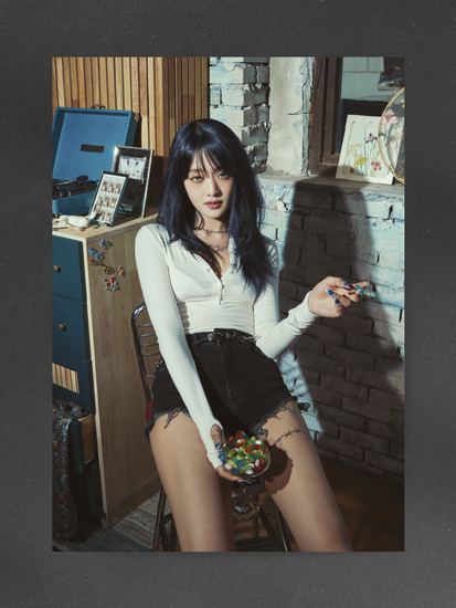 Постер A4 — (G)I-DLE Minnie #2 (мелованный картон 300 г/м²)