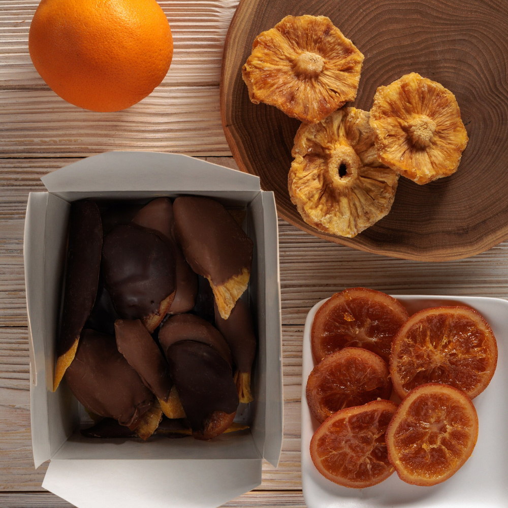 Set of dried fruits in milk and dark chocolate (assorted, 200 g)