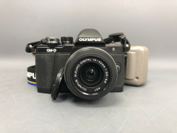 Olympus OM-D E-M10 Mark II + 14-42mm