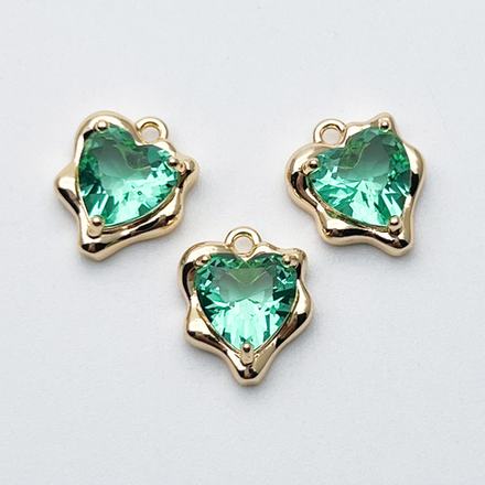 Подвеска Сердце, цвет золото + изумрудный, размер 13*10 мм, цена за 1 шт