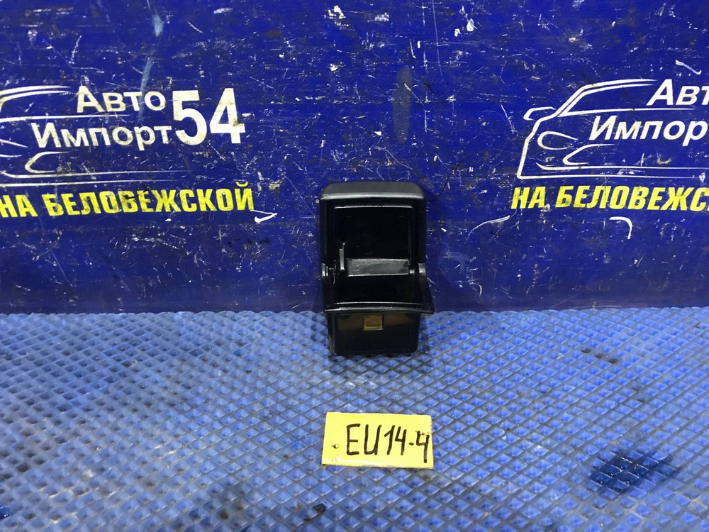 Пепельница NISSAN BLUEBIRD 1997