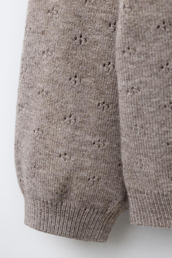 ZARA ТРИКОТАЖНЫЙ ДЖЕМПЕР С ВЫШИВКОЙ В ВИДЕ ЦВЕТОВ, СЕРО-КОРИЧНЕВЫЙ