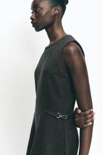 ZARA КОРОТКОЕ МЯГКОЕ ПЛАТЬЕ С ПРЯЖКАМИ, СЕРЫЙ