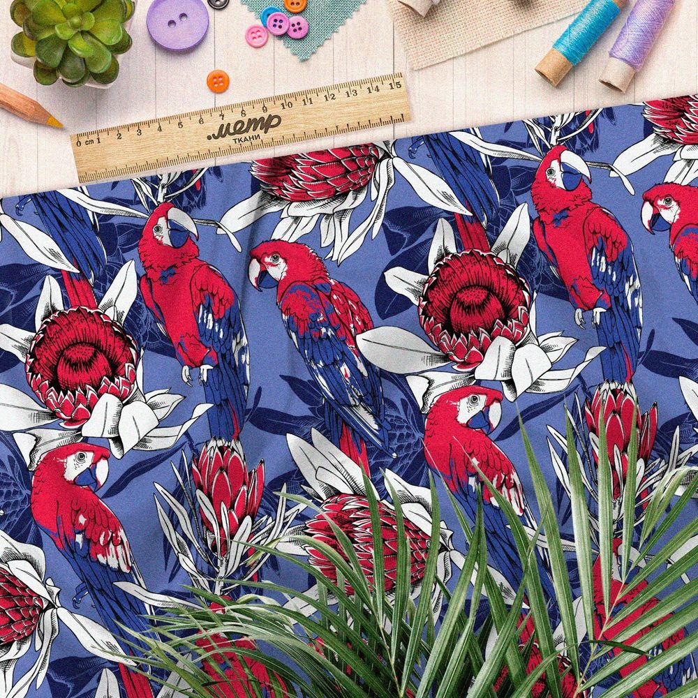 Ткань дюспо красные попугаи в цветах