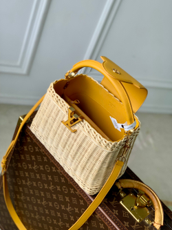 Louis Vuitton Capucines BB