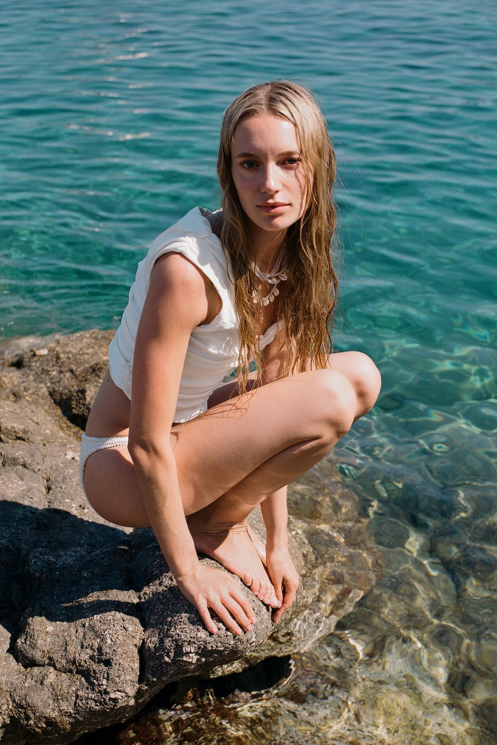 ZARA КОРОТКИЙ ТОП СО СБОРКАМИ, БЕЛЫЙ