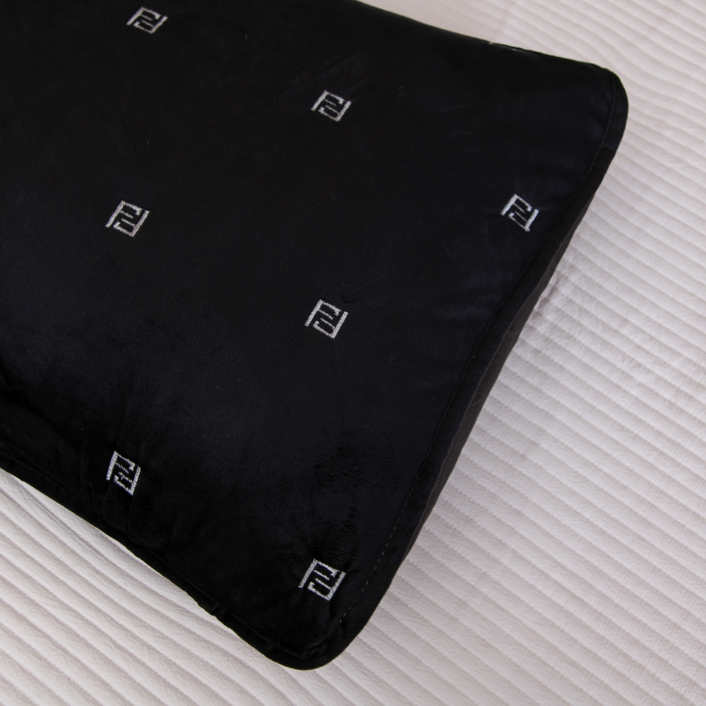 Велюровое покрывало Grande OVS005, размер 240*260, наволочки 50-70 2 шт