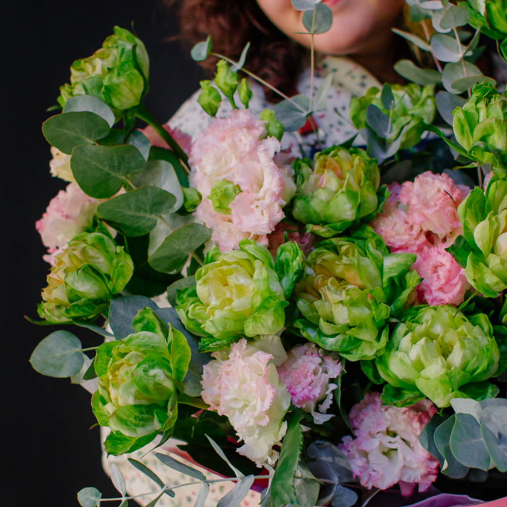 25. Эффектный тропический букет в современном стиле