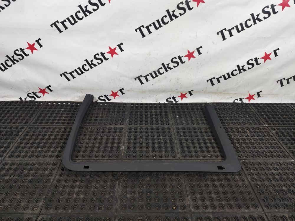 Накладка двери левая 2023г