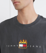 Футболка LINEAR FIRE FLAG Tommy Jeans - графитовый(DM0DM17738)