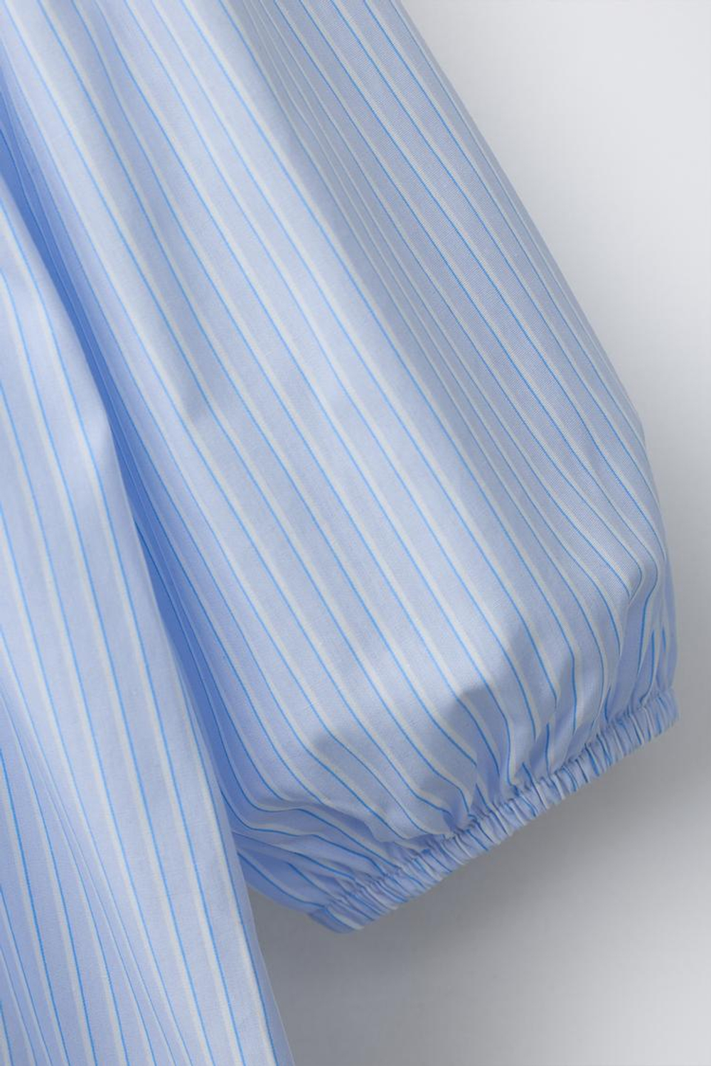 ZARA ПЛАТЬЕ ИЗ ПОПЛИНА С ВЫШИТЫМ ВОРОТНИКОМ, ГОЛУБОЙ