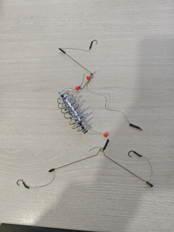 КОРМУШКА РЫБОЛОВНАЯ ОСНАЩЕННАЯ 201#