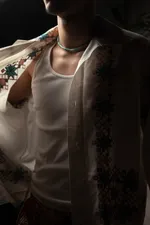 Купить Рубашка Soeurs Украшенная Повторяющимся Узором / Repeating Pattern Long Sleeve белая Рубашка Soeurs Украшенная Повторяющимся Узором / Repeating Pattern Long Sleeve белая