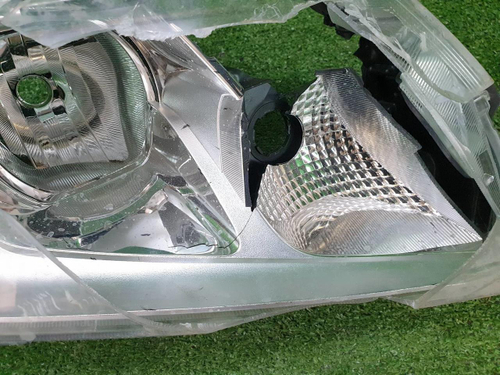 Битая Фара правая Suzuki Vitara 2 (2014-2019) галоген