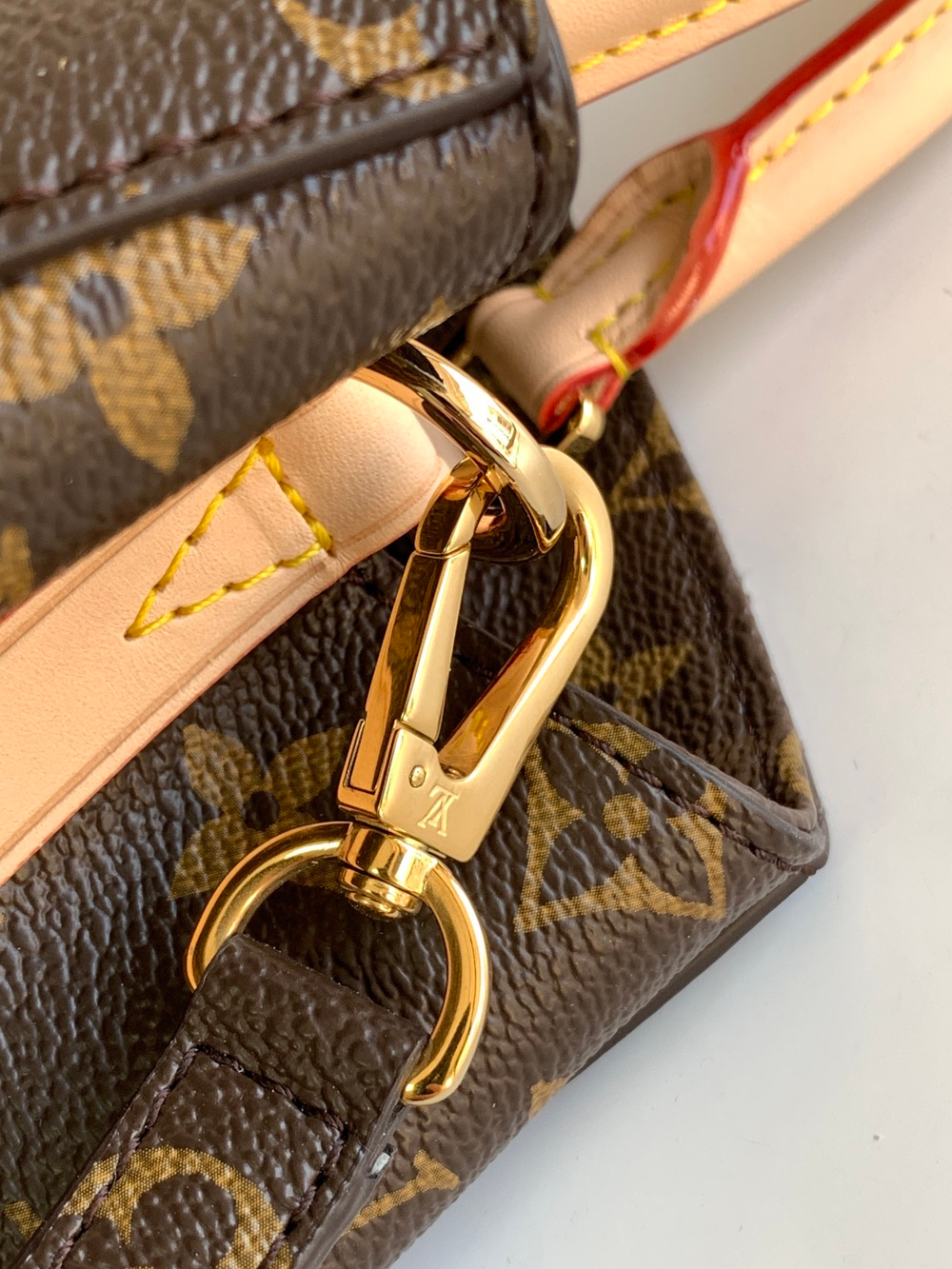 Louis Vuitton Montaigne MM