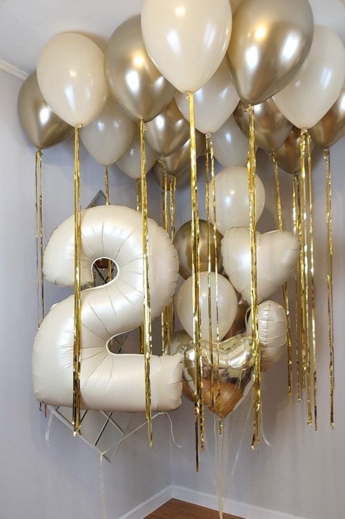Бежево-золотая композиция из воздушных шаров
