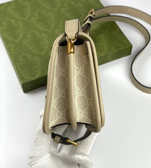 Миниатюрная сумка через плечо Gucci Interlocking G