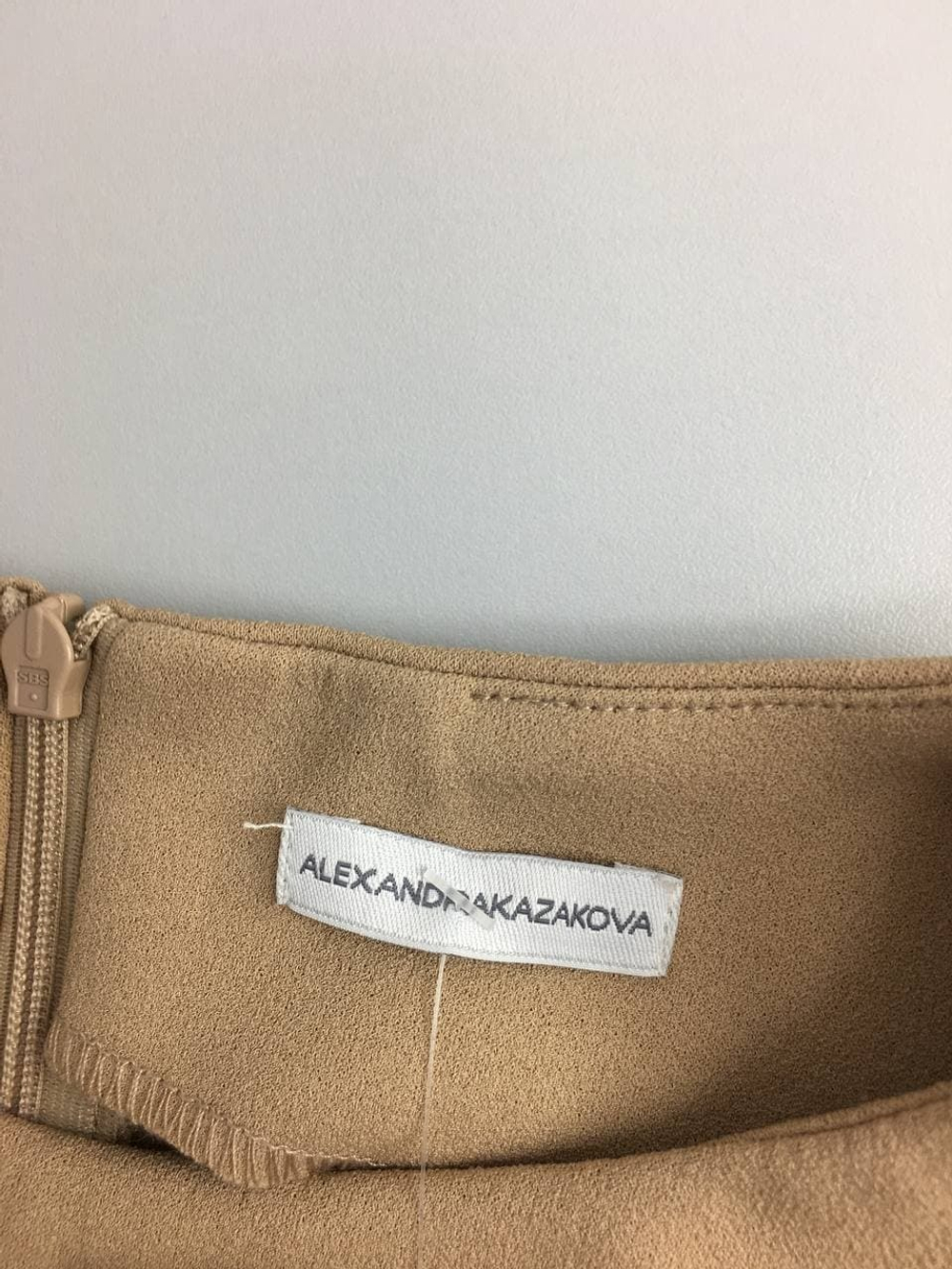 Платье ALEXANDRA KAZAKOVA светлое 40/42 размер, новое