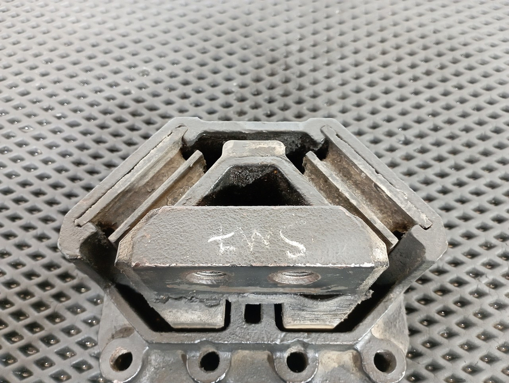 Подушка двигателя задняя 2022г.