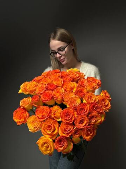 Букет из 51 оранжевых роз под ленту