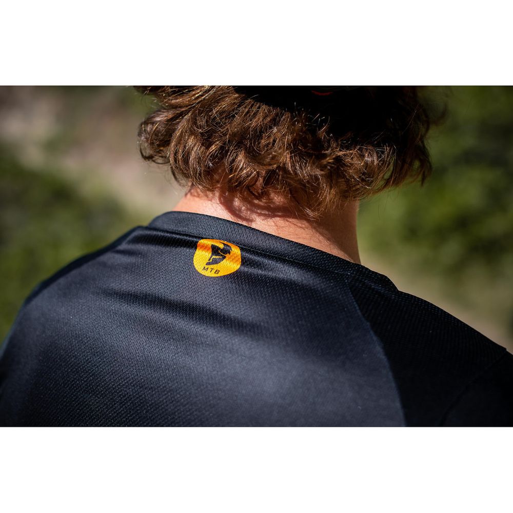 Assist / Черный