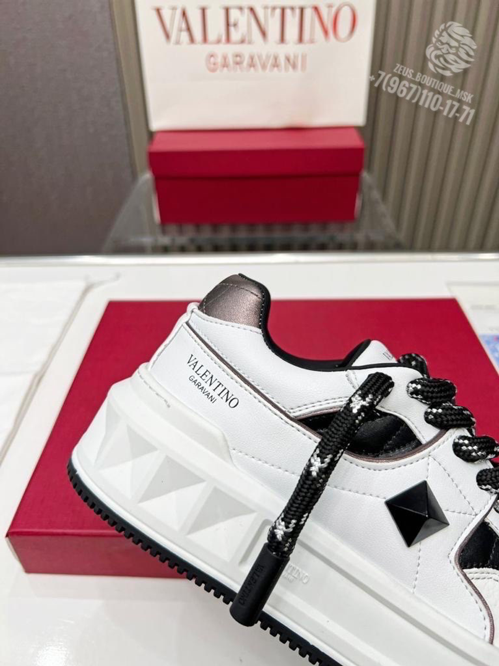 Кроссовки Valentino
