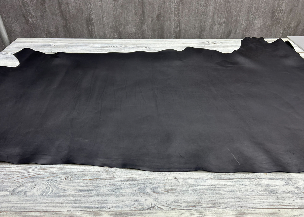 Фото целой натуральной кожи черного цвета из Италии Этруско цв. Черный / Etrusco Classic Nero, толщ. 1,4-1,6 мм