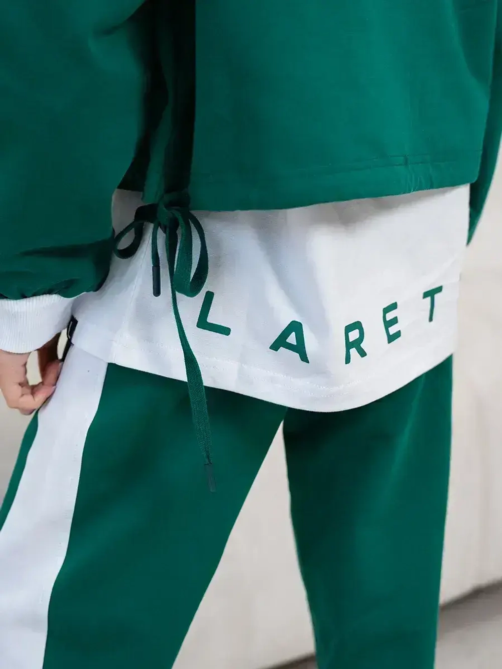 Спортивный костюм для девочки в школу