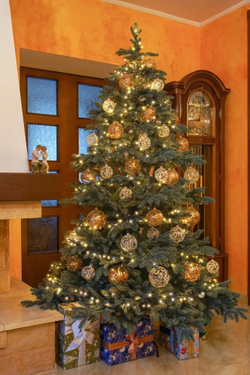 Ель искусственная Лира 210 см