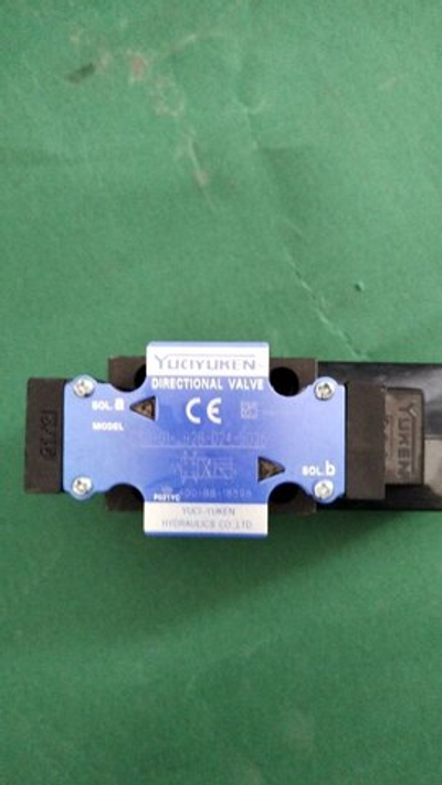 Клапан Yuken DSG-01-2B2B-D24-70