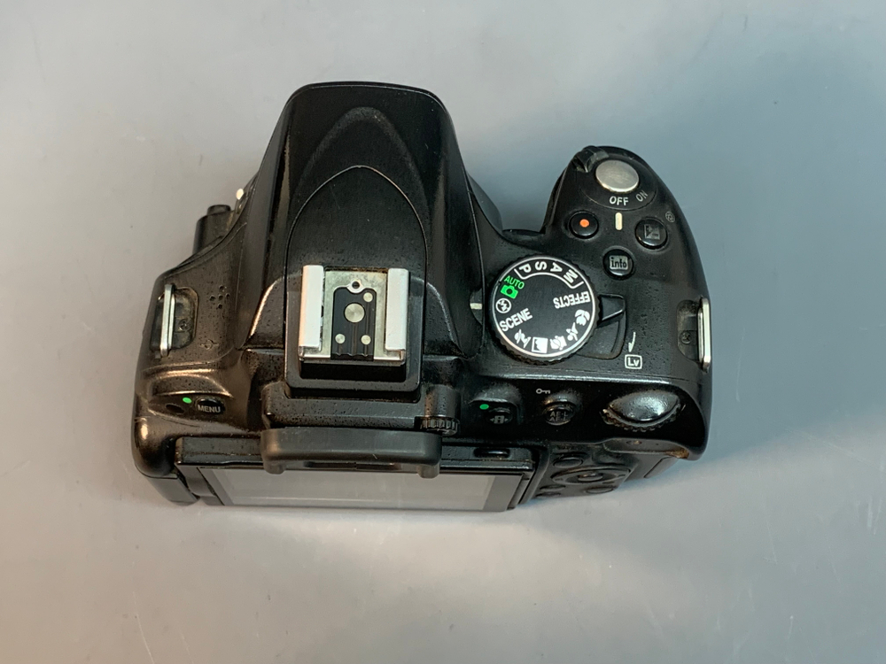 Nikon D5100 Kit 18-55mm 3.5-5.6G VR 149.000 кадров