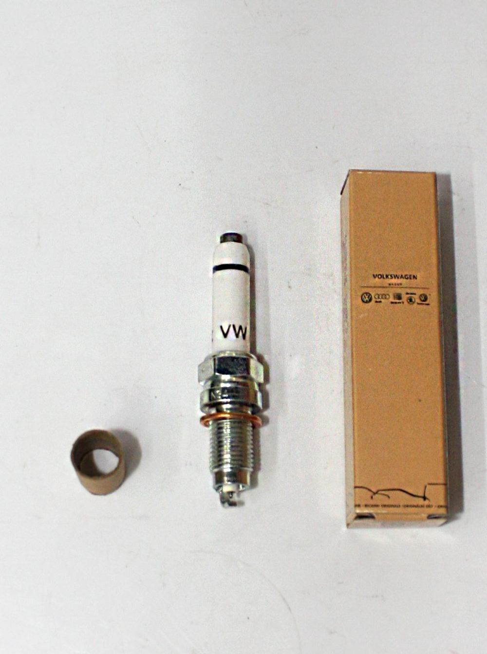 Свеча зажигания 04E905601B VW, Audi, Seat, Skoda (1 шт.)