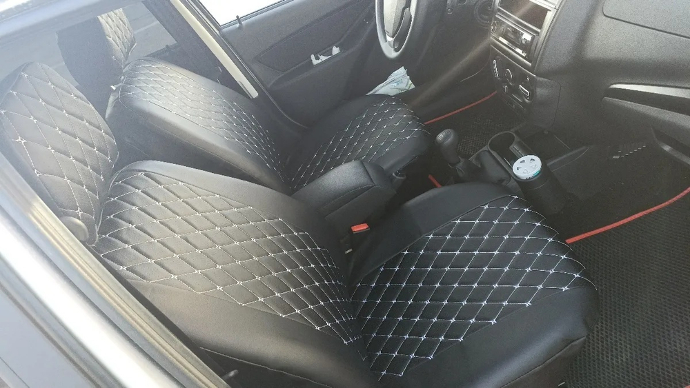 Чехлы на Лада Гранта сплошные сиденья (Ромб бабочка белые нитки)