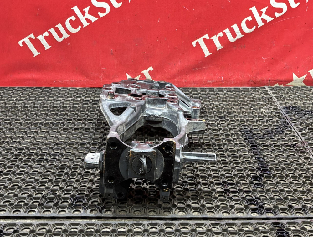 Кронштейн буксировочный левый 2023г