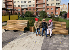 Скамья парковая на металлическом основании со спинкой