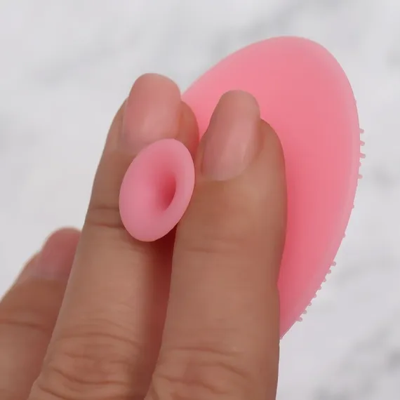 Щётка для умывания «Овал» на присоске, 6,3 см, цвет МИКС