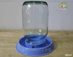 Поилка под банку