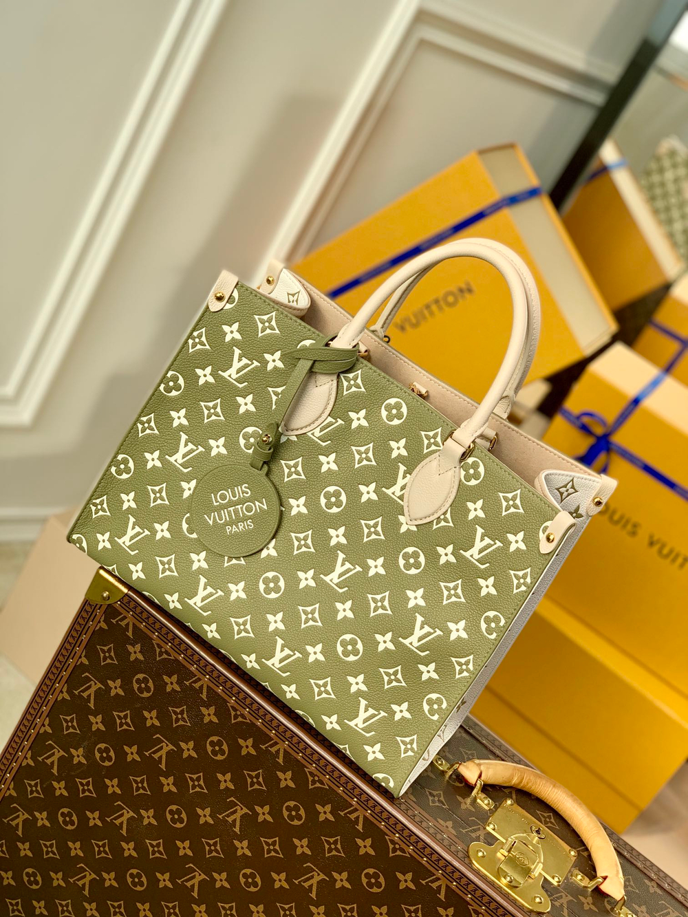 Louis Vuitton OnTheGo MM