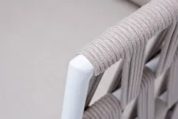 "Диего" кресло плетеное из роупа, основание дуб, каркас алюминий светло-серый (RAL7035) муар, роуп бежевый круглый, ткань бежевая 052