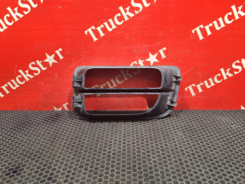 Накладка бампера правая